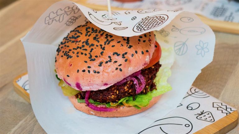 The Rise of Plant-Based Fast Food Chains: A Quiet Shift in Everyday Eating