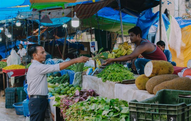 Hyperlocal Food: Farming on Urban Rooftops and Vertical Gardens